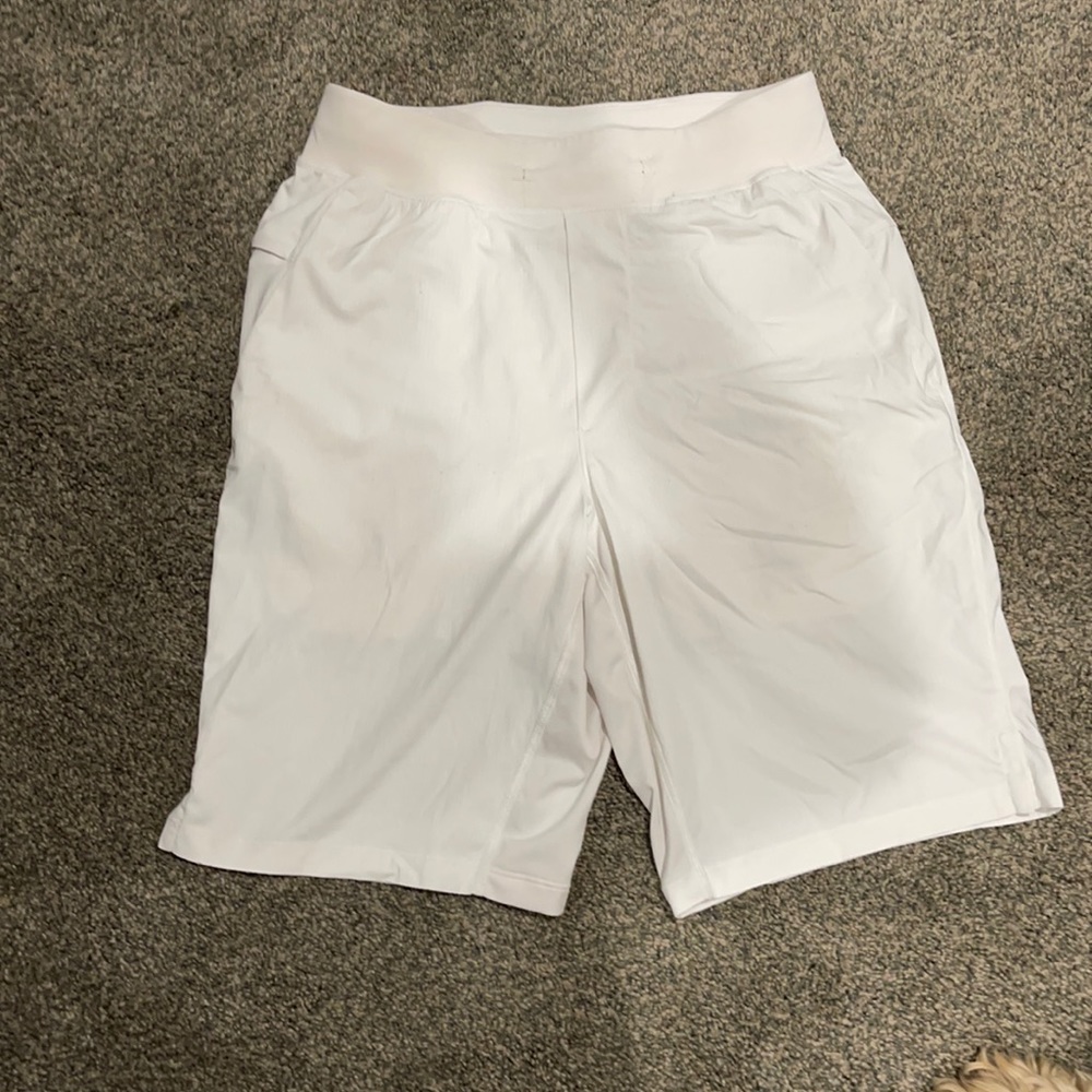 White lulu shorts with liner